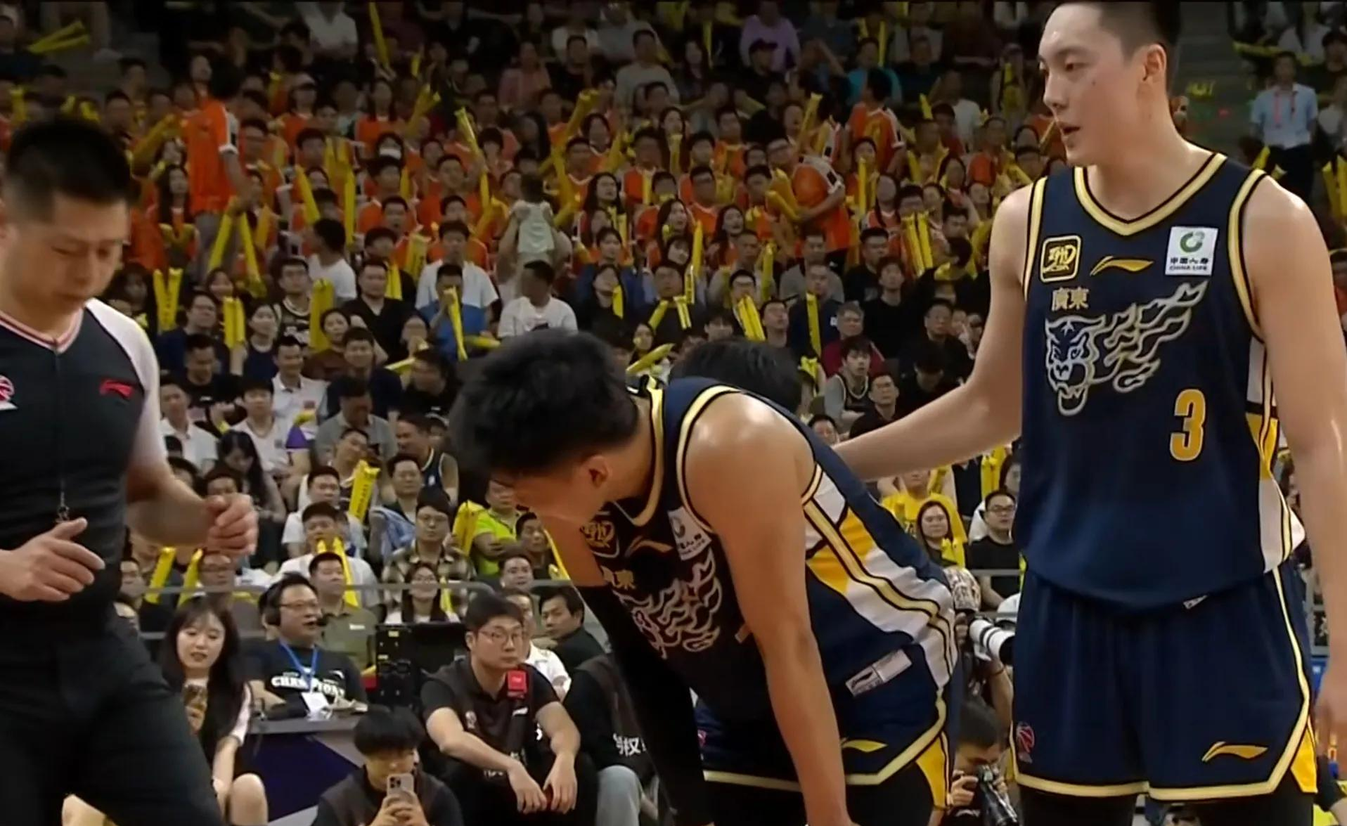 关于加时末段NBA总决赛焦点战,广东宏远绝杀压哨,气氛紧张,年轻球员得到机会的信息 关于加时末段NBA总决赛焦点战,广东宏远绝杀压哨,气氛紧张,年轻球员得到机会的信息