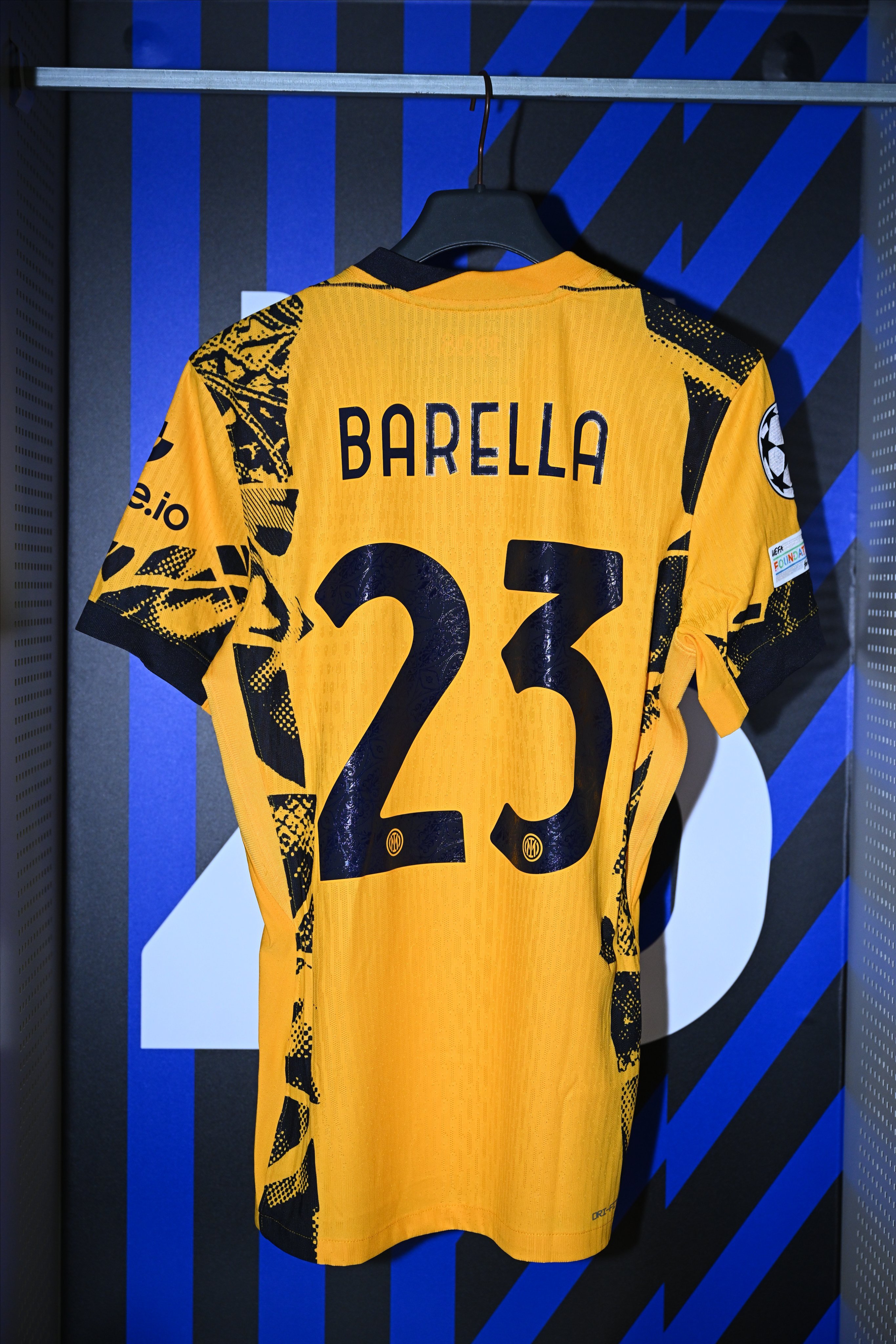 巴黎圣日耳曼迎荷甲关键赛；关键时刻强势反弹；底气十足；更衣室氛围转暖的简单介绍